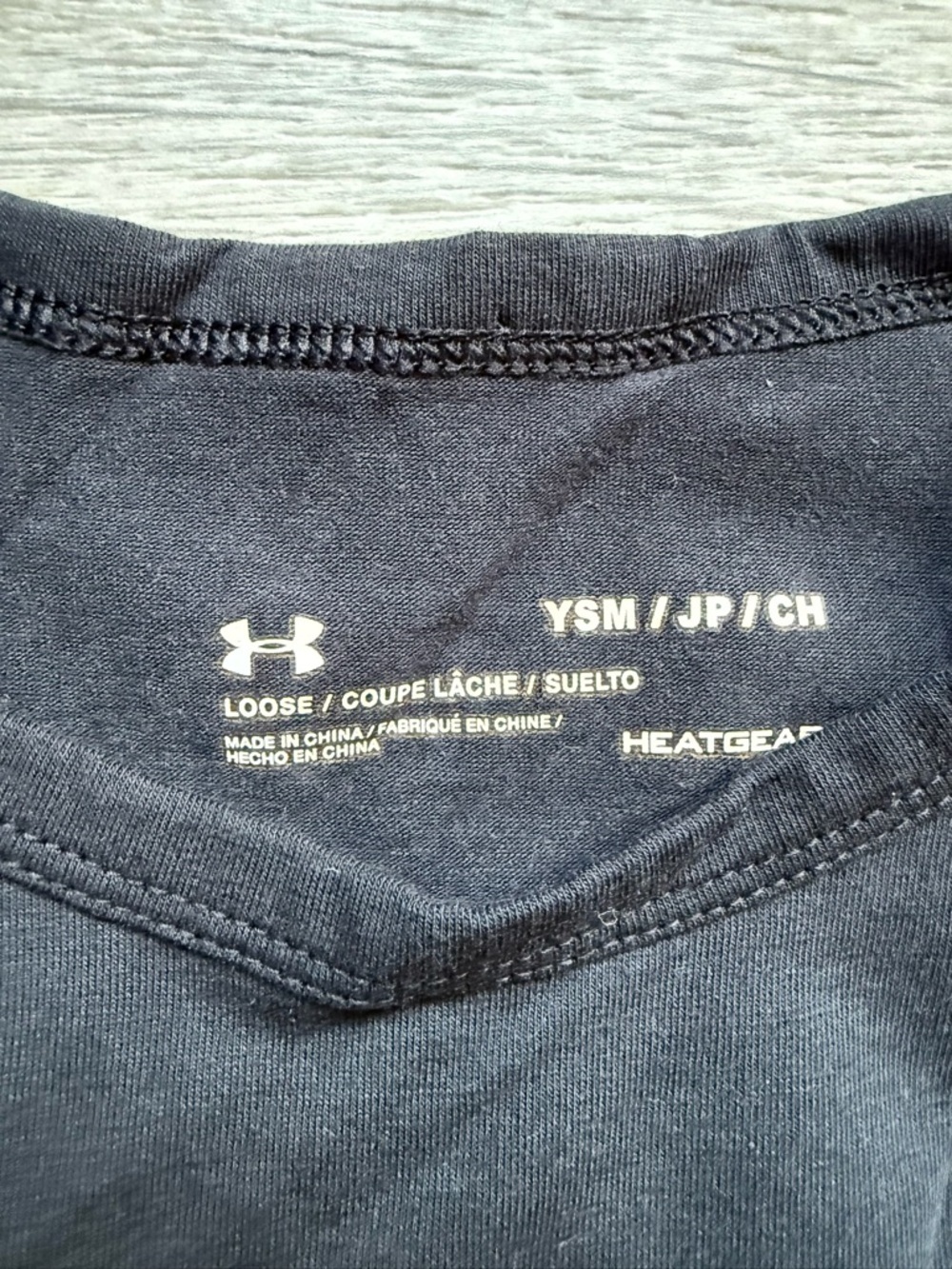 Under Armour Girls Sz YS Black HeatGear Crop Tank with Silver Purple Logo EUC - Picture 5 of 6